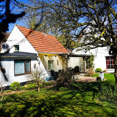 Gemuetliches Haus Mit Grossem Traumhaften Garten BRE Exteriör bild