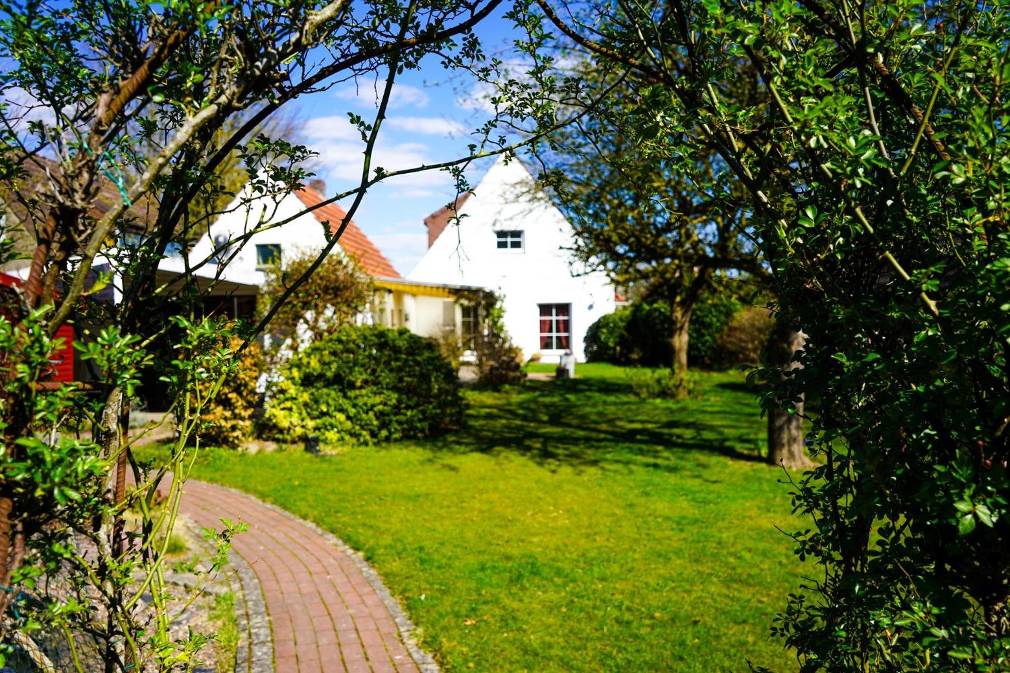 Gemuetliches Haus Mit Grossem Traumhaften Garten BRE Exteriör bild